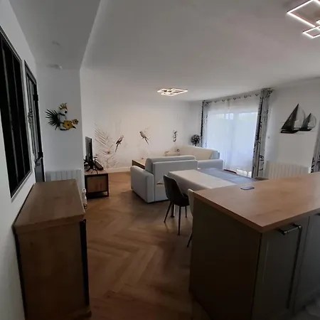 View T2 - Terrace - Walk - Parking *
